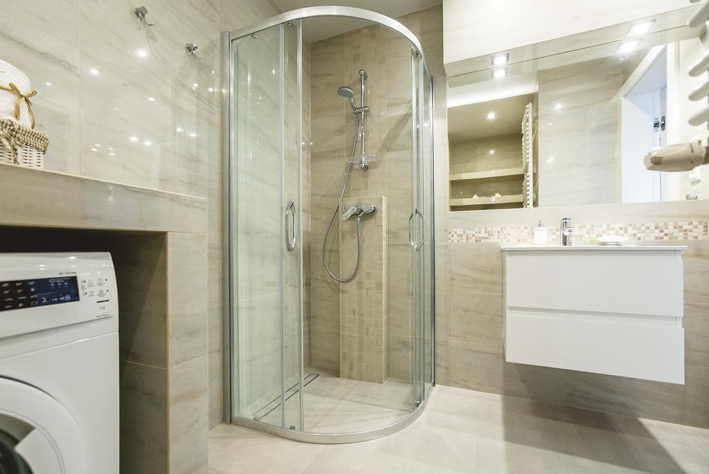 Silver Apartment *